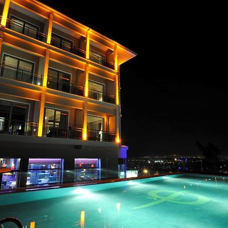Hotel Celik Palas Convention Center & Thermal Spa Bursa Bagian luar foto The pool at the hotel