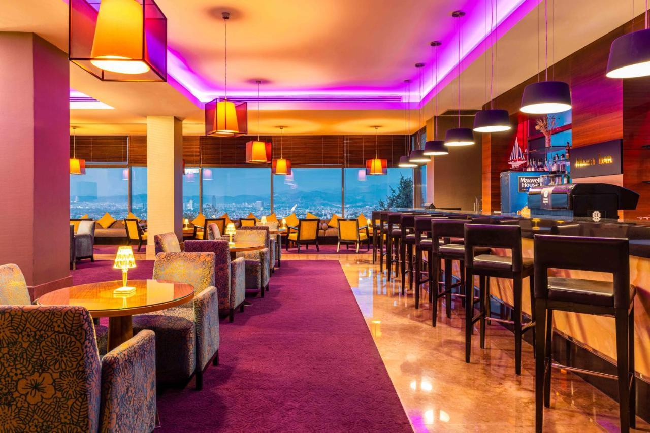 Hotel Celik Palas Convention Center & Thermal Spa Bursa Bagian luar foto The lounge at the airport