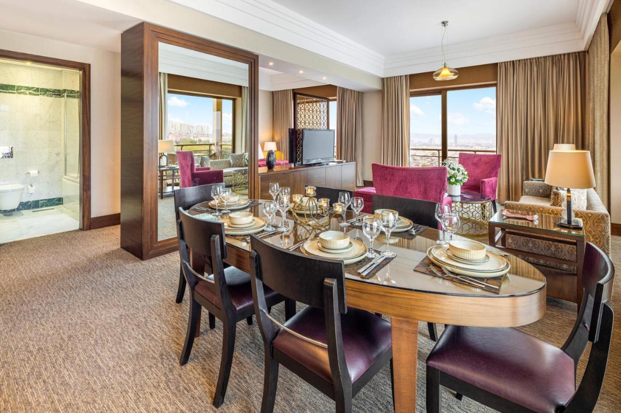 Hotel Celik Palas Convention Center & Thermal Spa Bursa Bagian luar foto A suite at the hotel