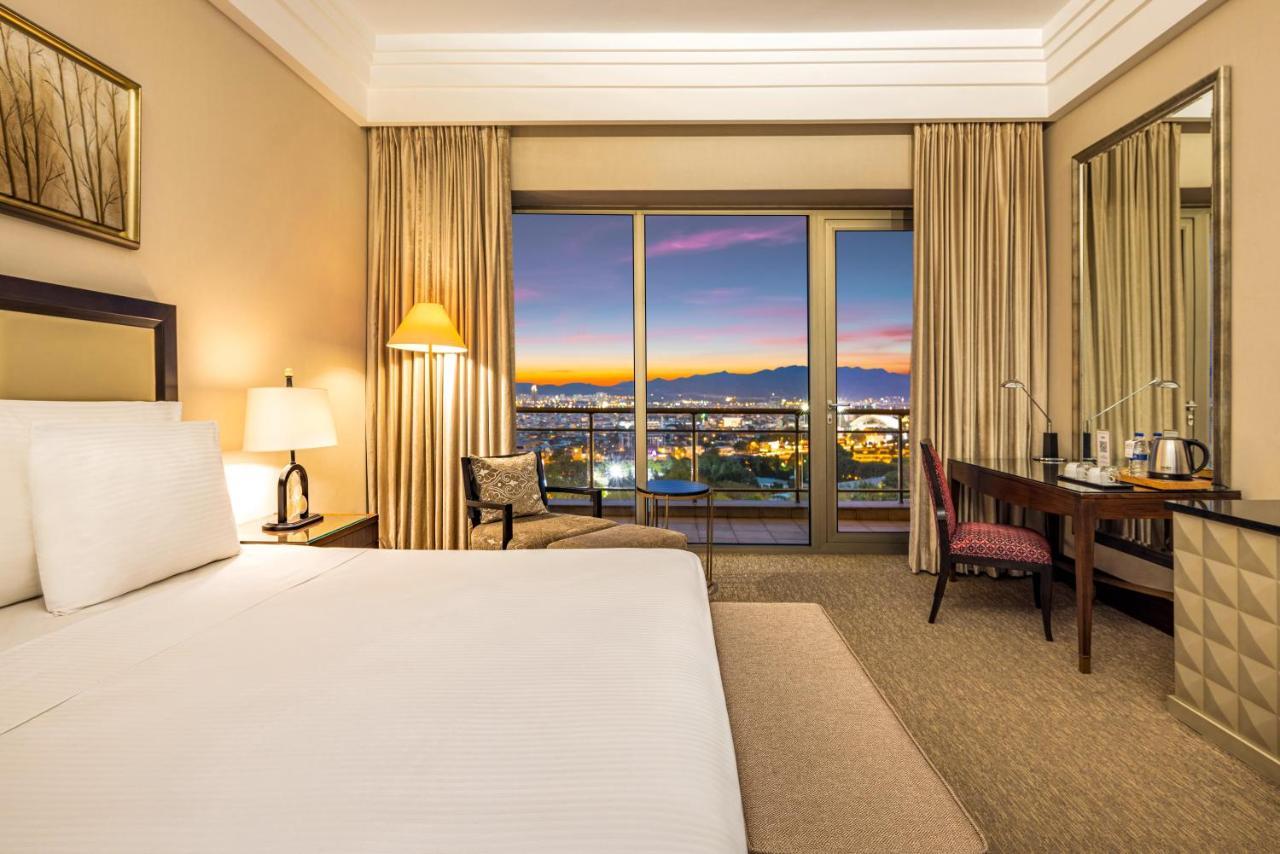 Hotel Celik Palas Convention Center & Thermal Spa Bursa Bagian luar foto A guest room at the Atlantis Paradise Island