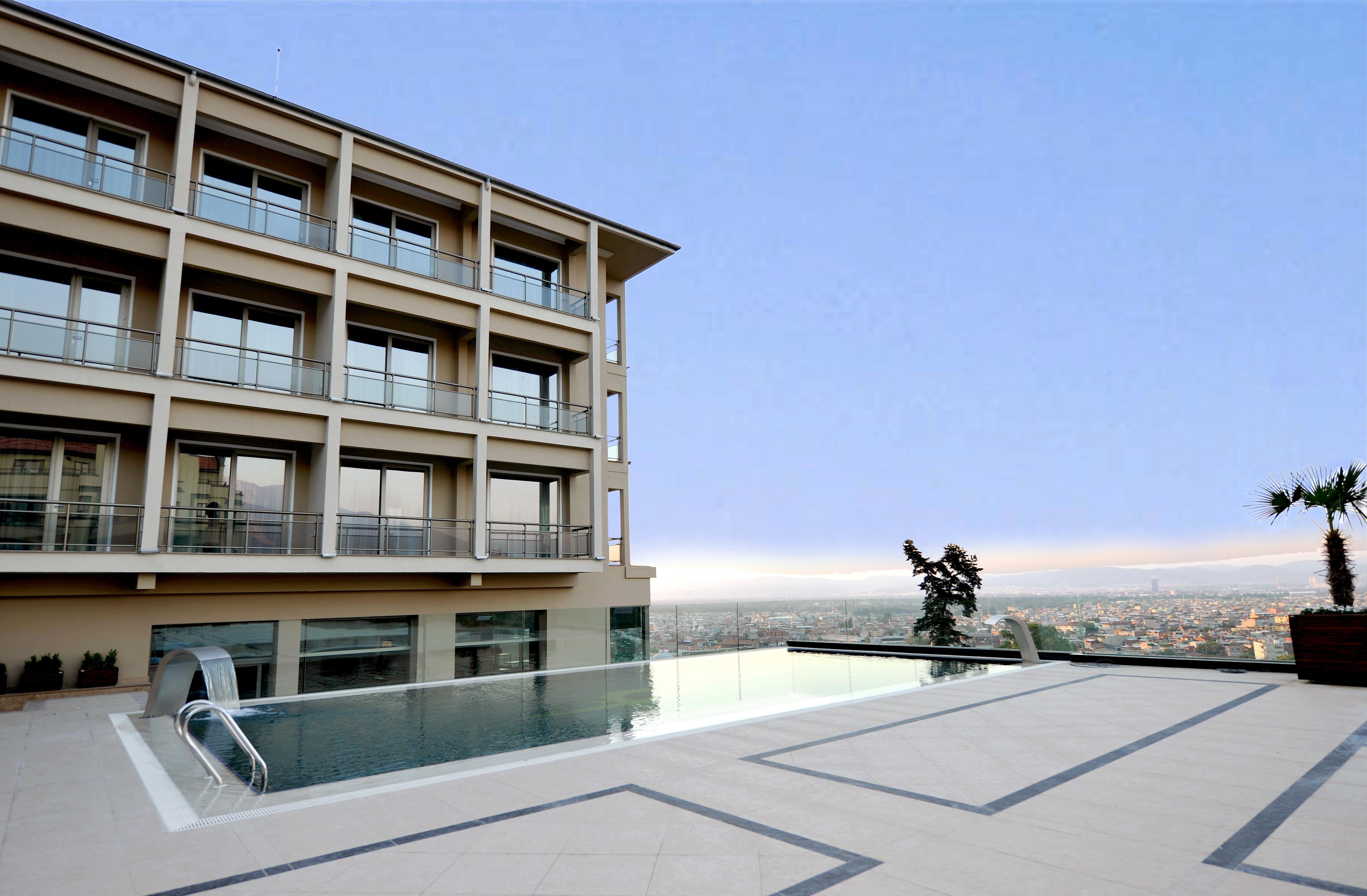 Hotel Celik Palas Convention Center & Thermal Spa Bursa Bagian luar foto The school's main building
