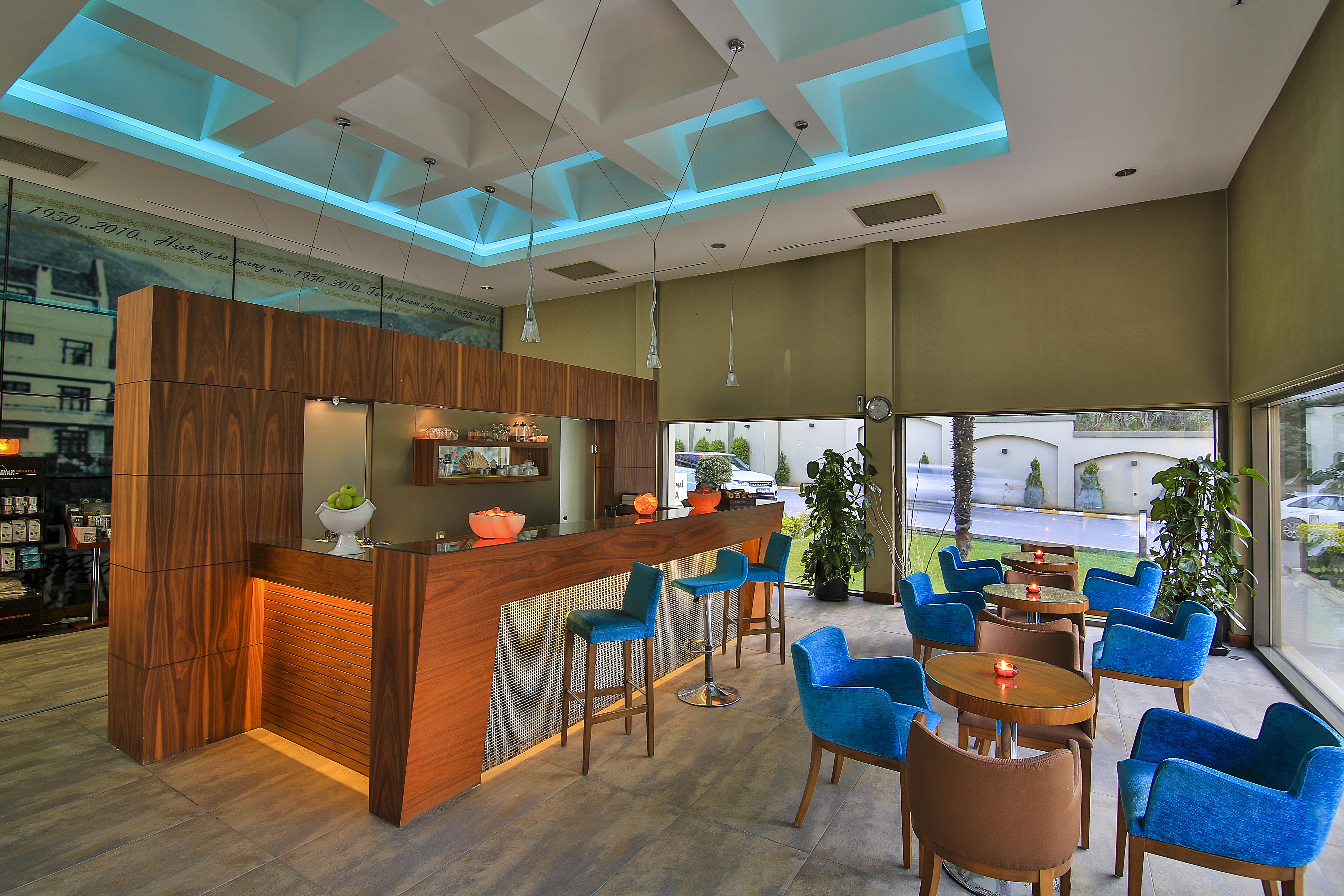 Hotel Celik Palas Convention Center & Thermal Spa Bursa Bagian luar foto The lounge at the airport