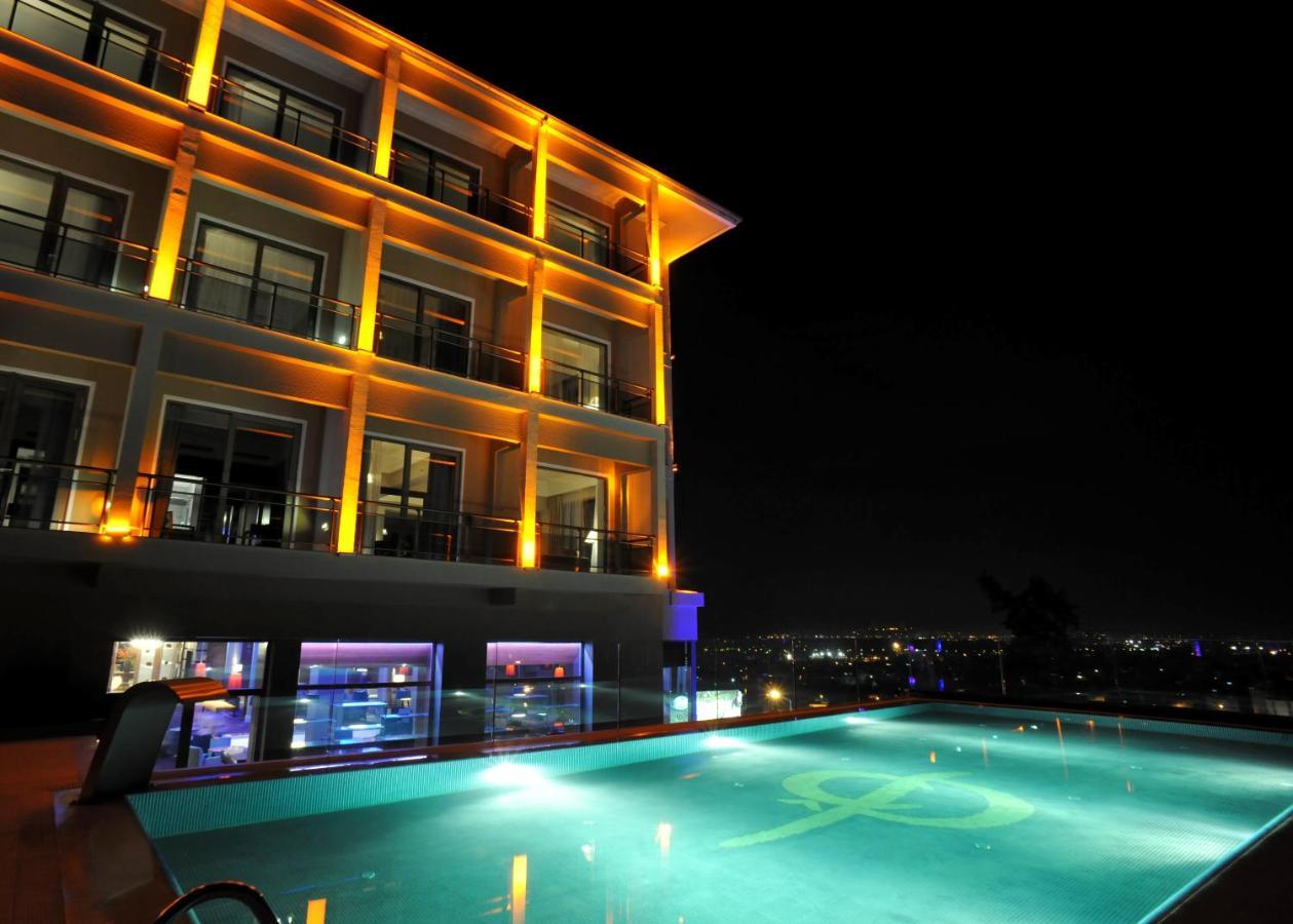 Hotel Celik Palas Convention Center & Thermal Spa Bursa Bagian luar foto The pool at the hotel